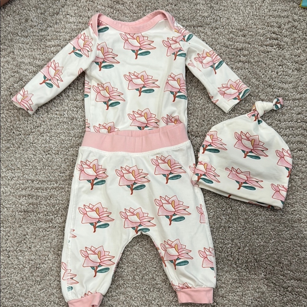 Monica and Andy baby girl set onesie 0-3 mo Magnolia Floral Baby Outfit with Hat
